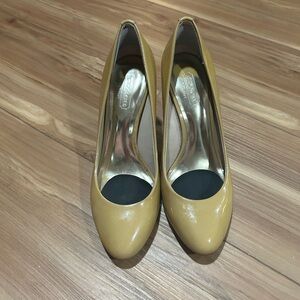 Coach Elegant Mustard Yellow Pumps Size 6 1/2